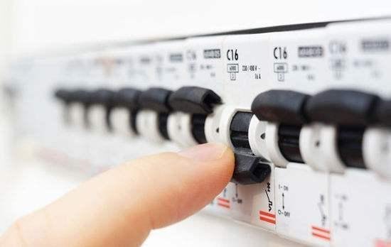 Home 配電箱，應該分成幾個電路，每個電路開關如何選擇